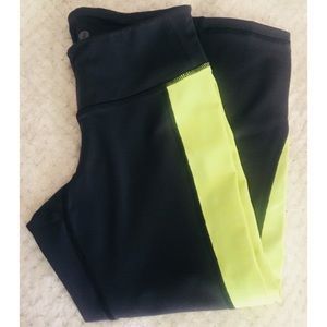 Old Navy Active Fitted capris black yellow size S